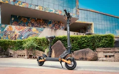 फोल्डेबल इलेक्ट्रिक स्कूटर